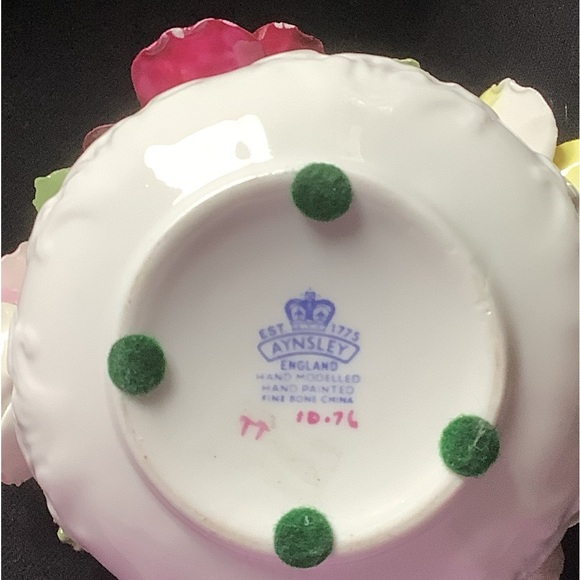 Aynsley England Hand Modeled and Painted Fine Bone China Flower Bouquet - Picture 14 of 15